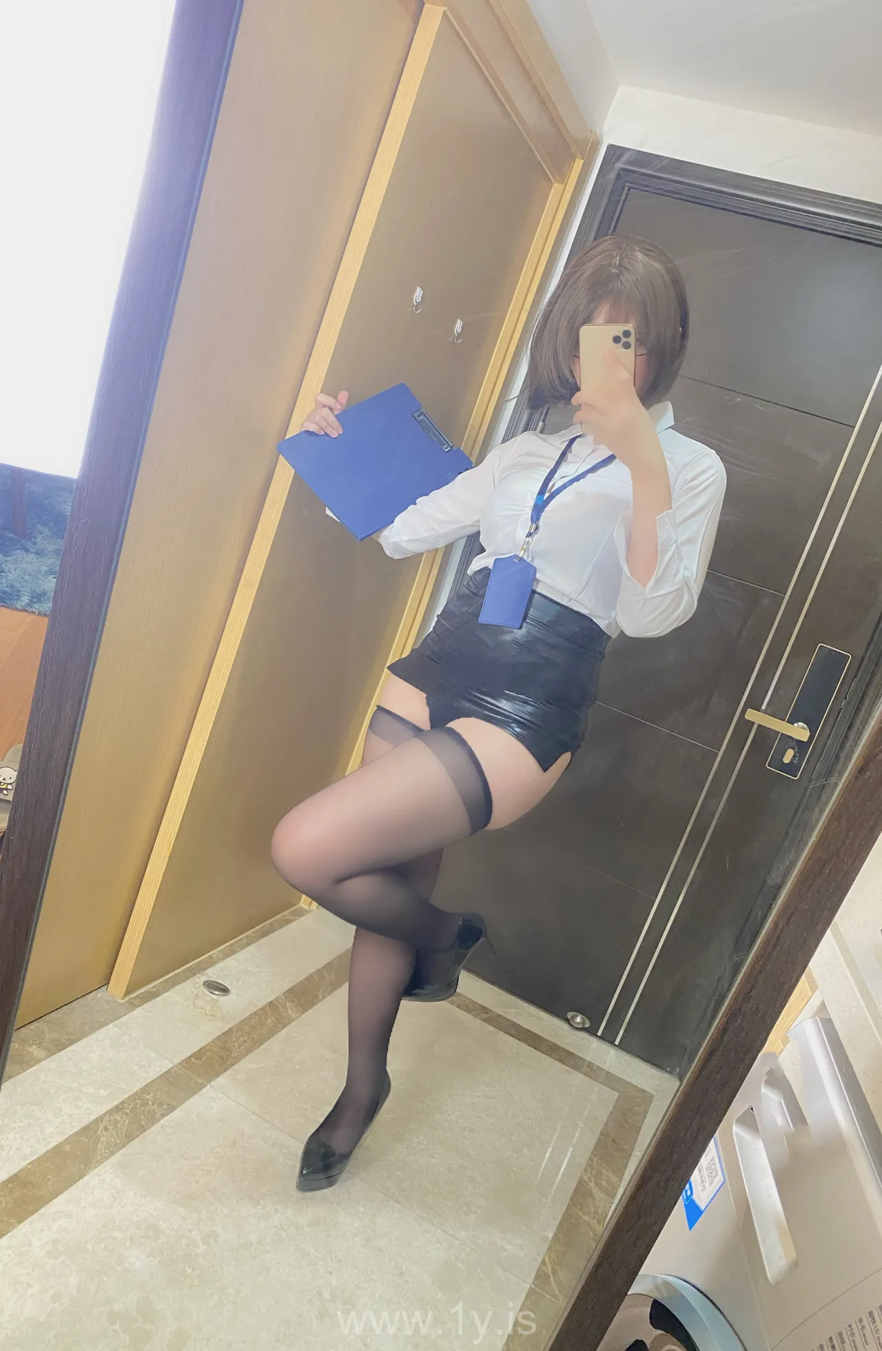 鹿野希 Fantia 2021.11 Vol.04 エロol勤務中~邪魔しないでよ(p1)